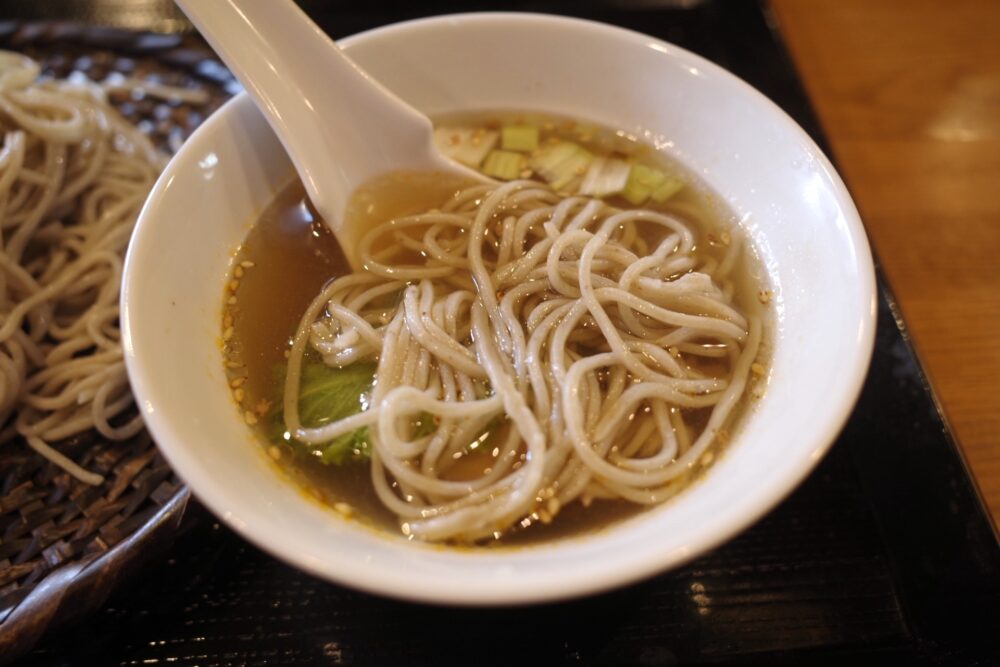 つけ汁に浸した蕎麦