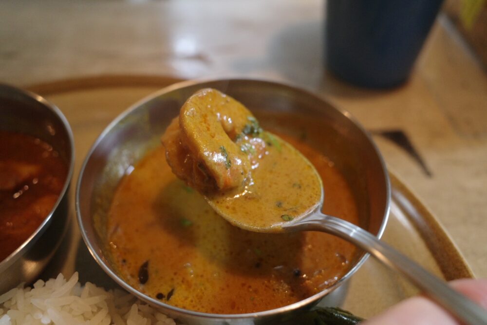 一口のエビカレー