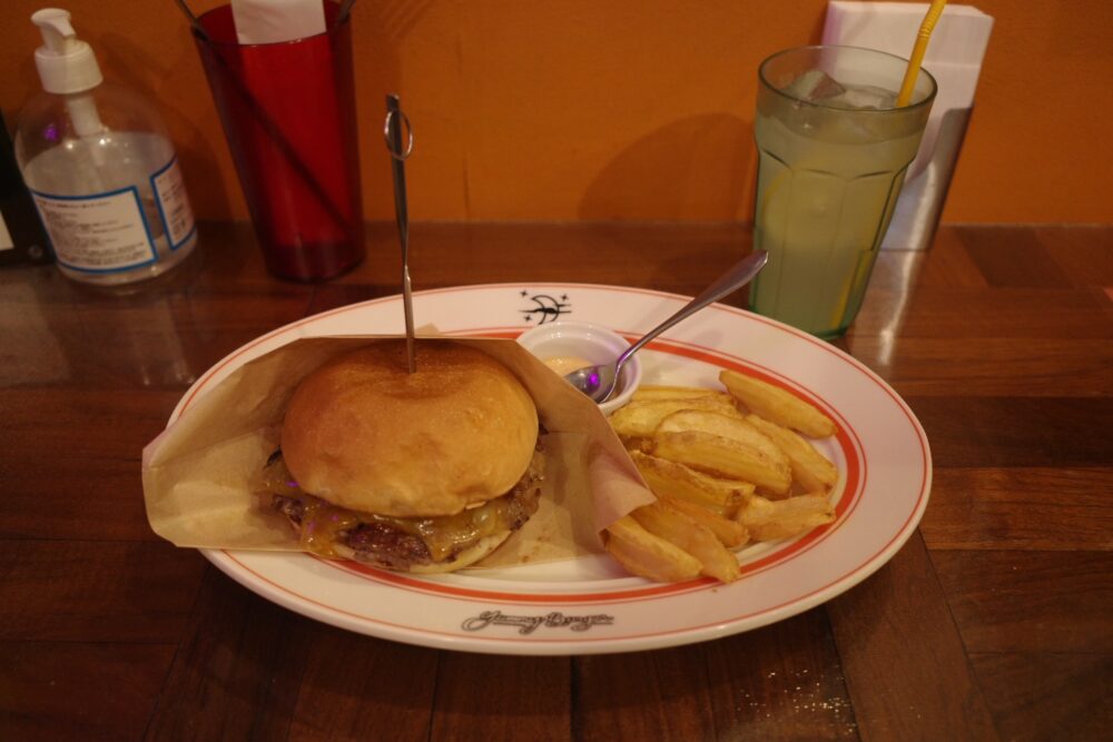 ヤミースマッシュバーガー シングル＋自家製レモネード