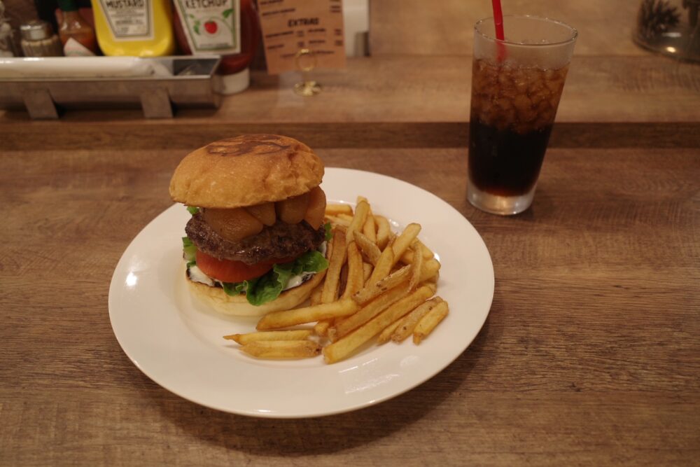 アップルバーガー＋コカコーラ