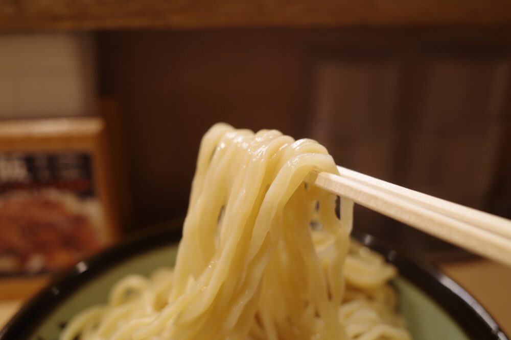 一口の麺