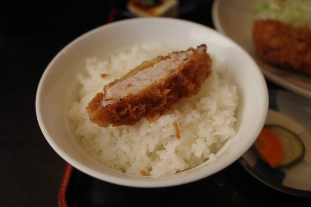 ロースかつをのせたご飯
