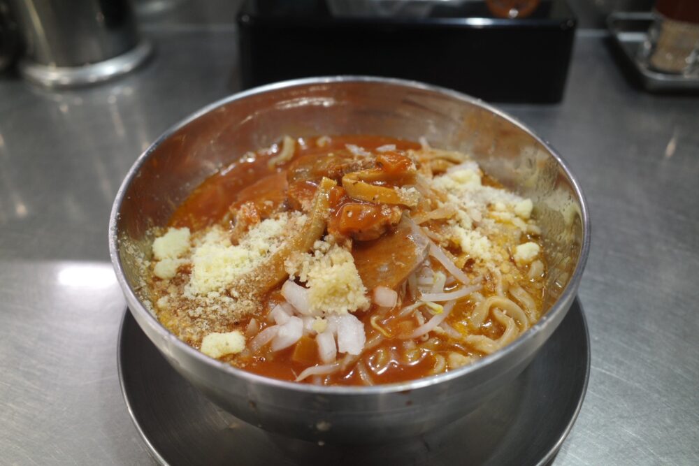 完熟トマトラーメンの表面