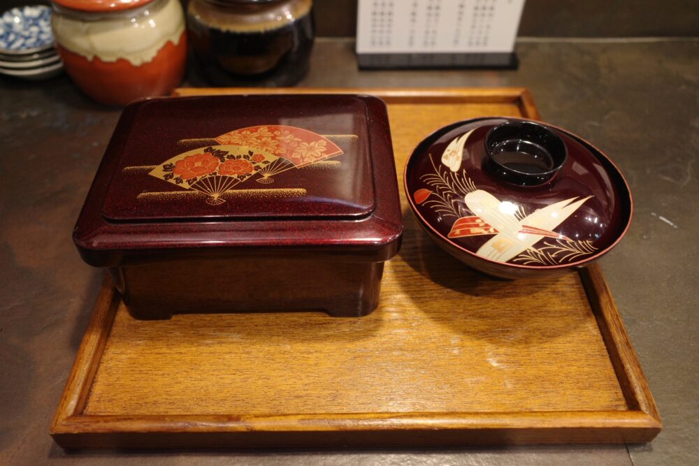 開ける前のうな重(並)