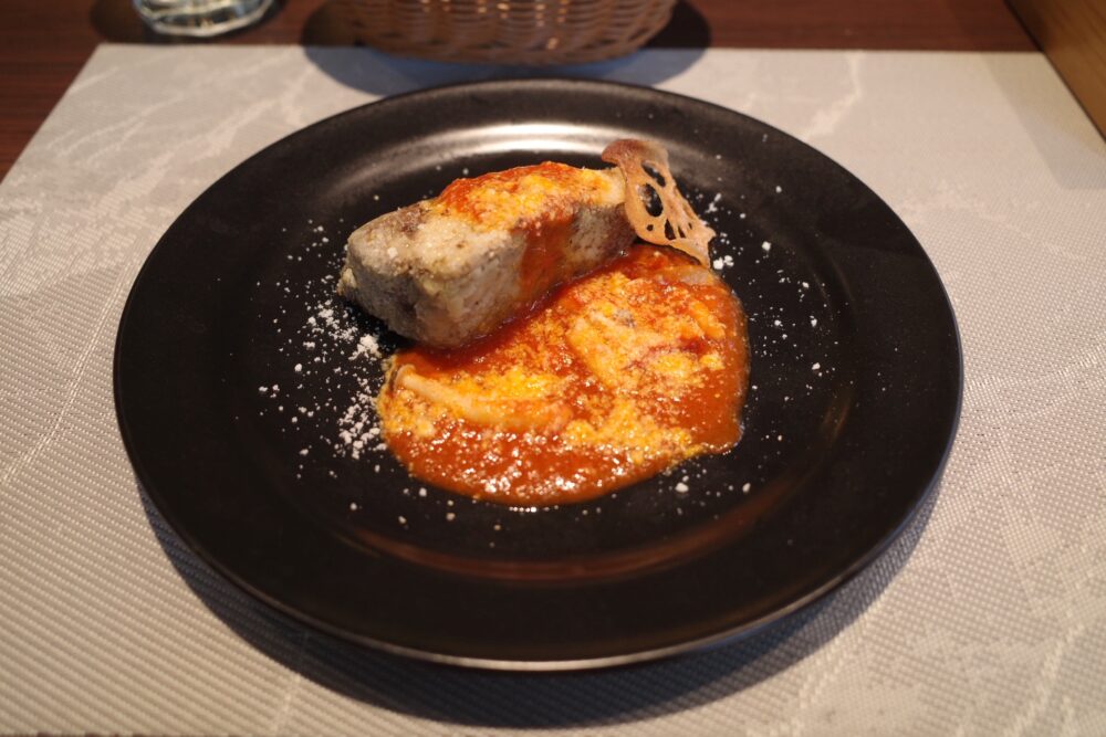 鰤のムニエル しめじのトマトソース