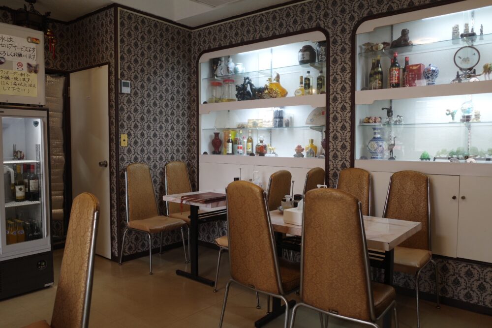 栄華飯店さん店内