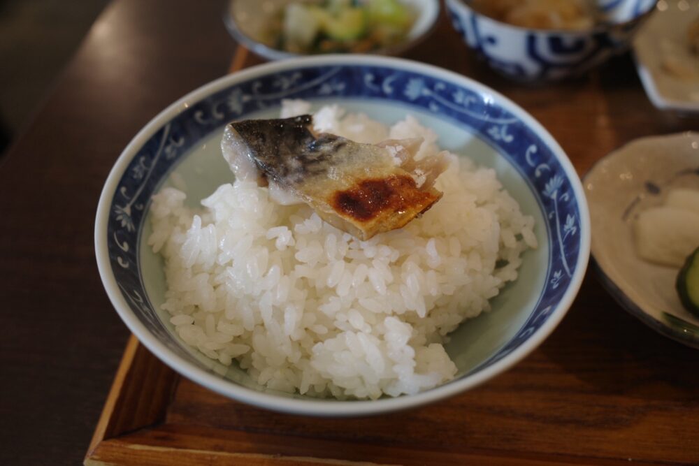 さばをのせたご飯