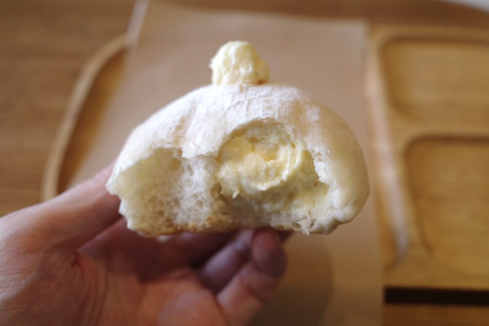 こだまクリームパンの断面