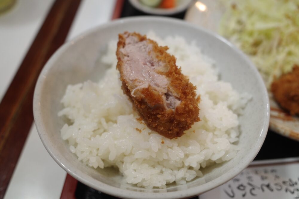 ヒレかつをのせたご飯