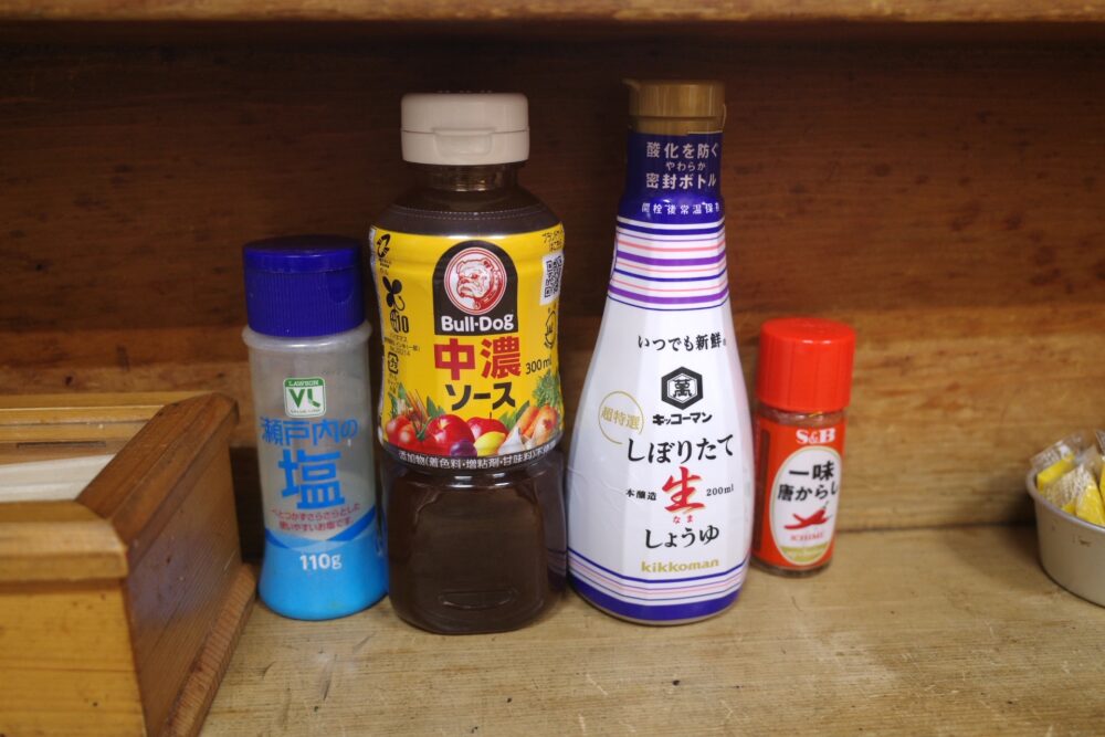 卓上の調味料