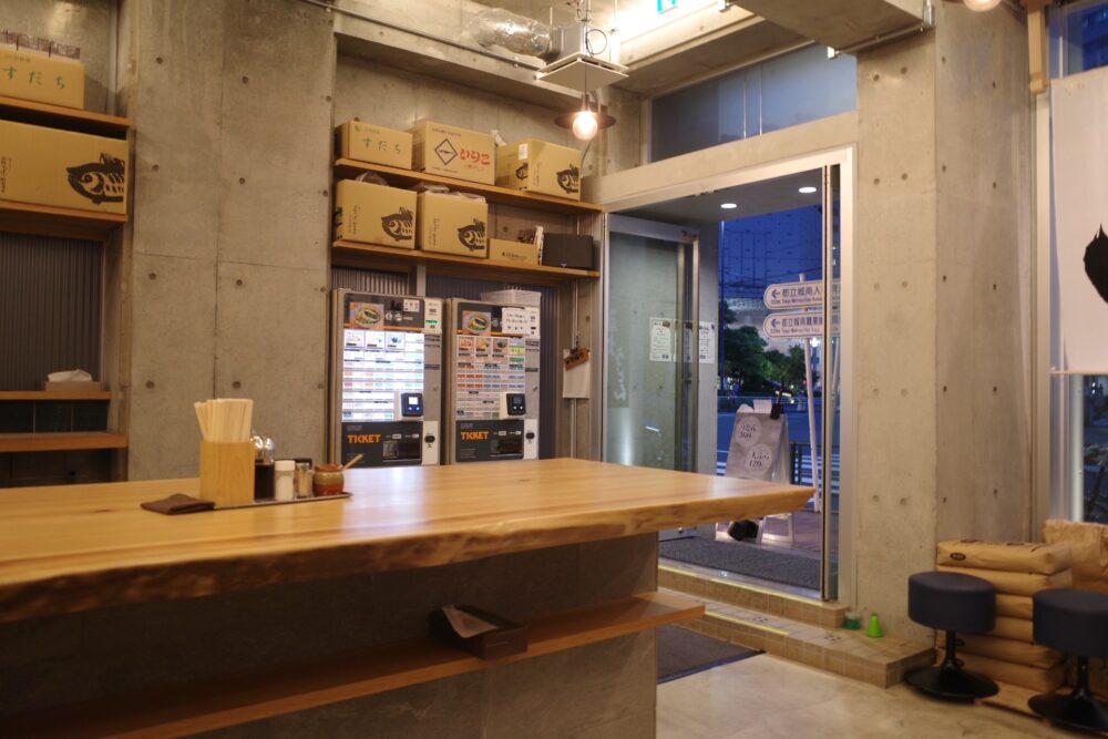 藤丸うどんさん店内