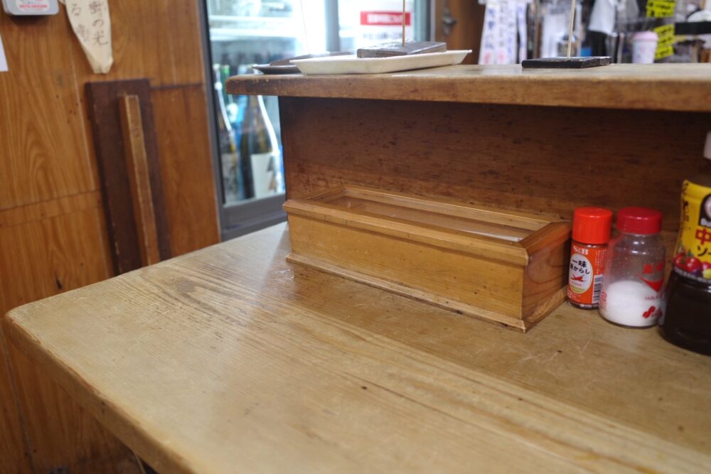 煮込 蔦八さん店内