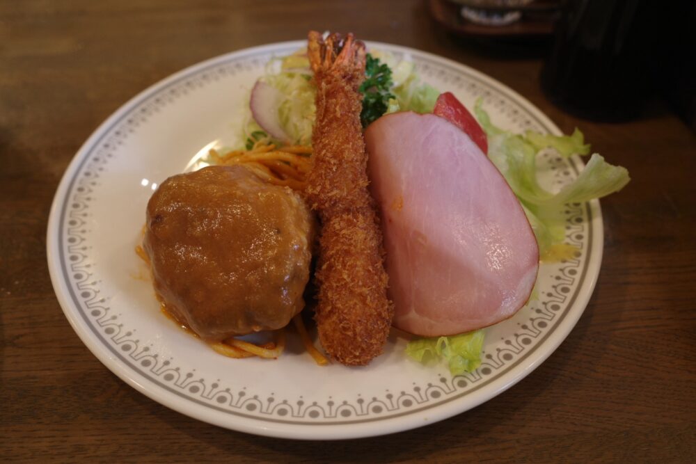 ハンバーグ・エビフライ・ハムサラダ