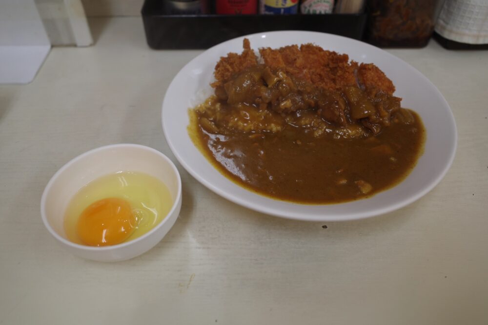 チキンカツカレー＋生玉子