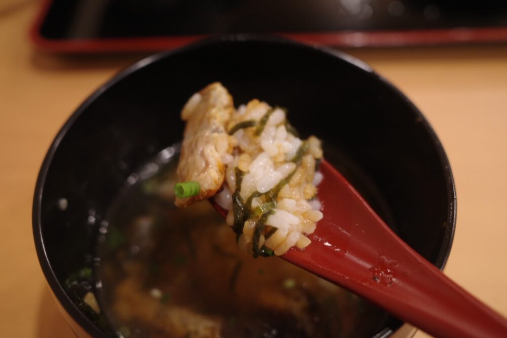 一口のうな茶漬け