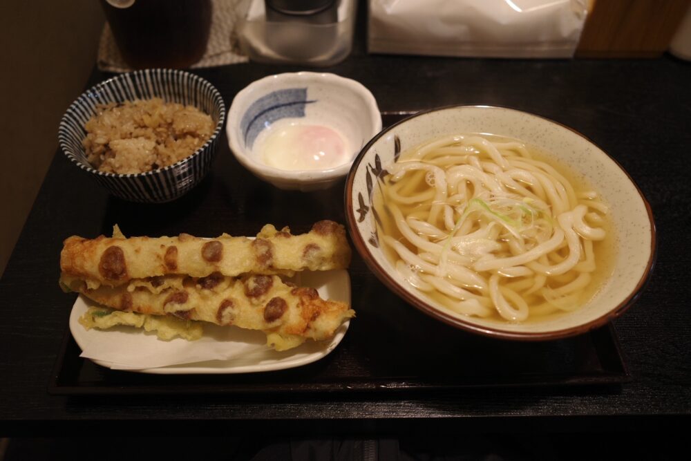 かけうどん＋ちくわ天(アゴ)＋温玉