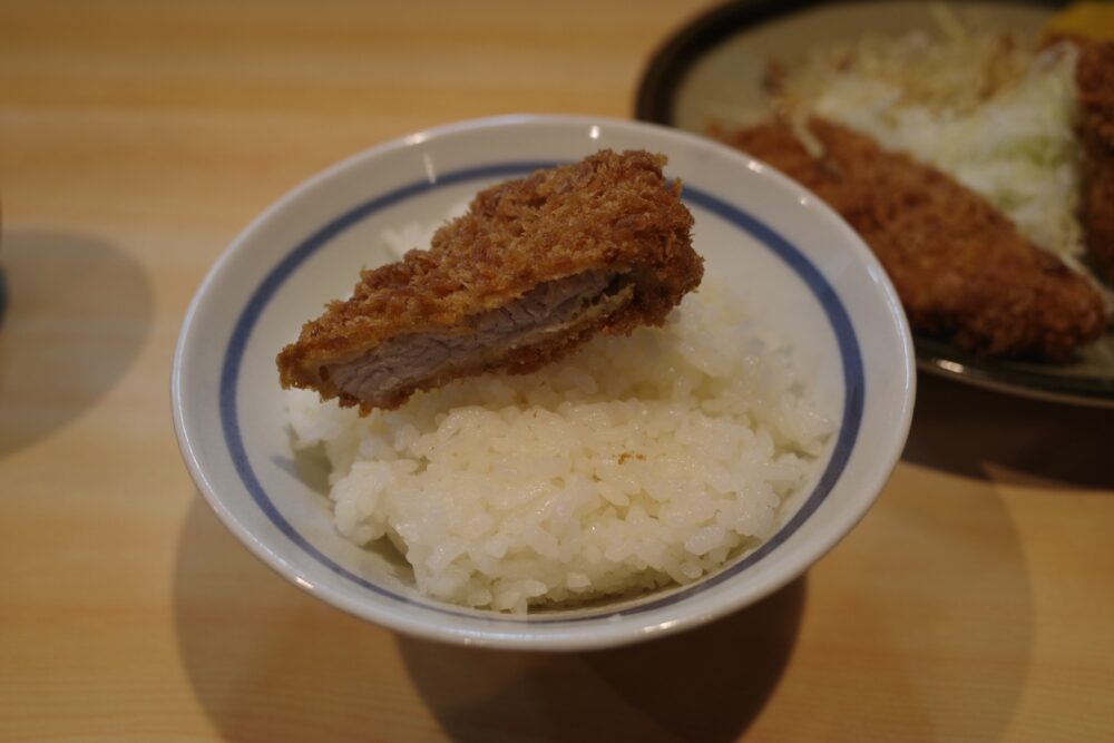 ヒレかつをのせたご飯
