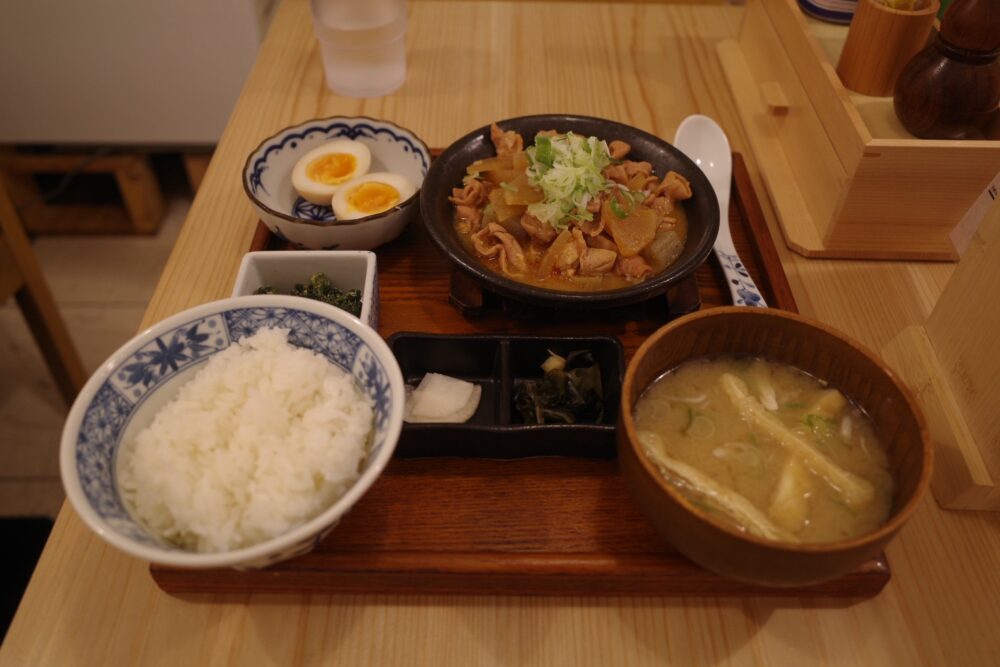 もつ煮込み定食＋半熟味玉＋ほうれん草の胡麻和え