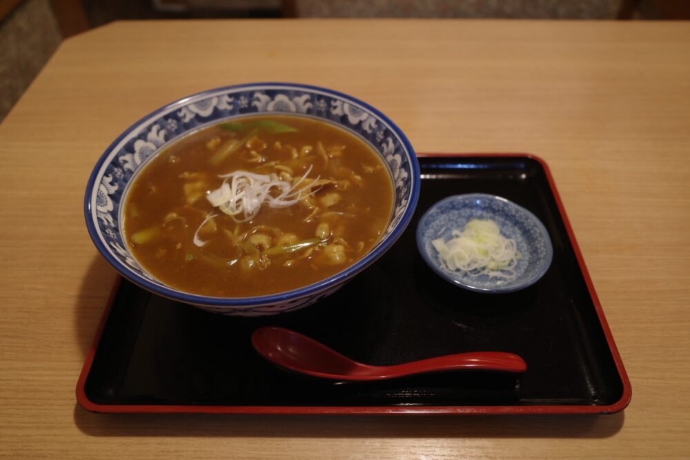 特製カレー南蛮そばと刻みねぎ