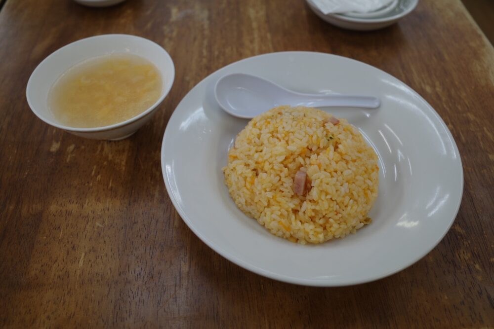 五目炒飯とスープ