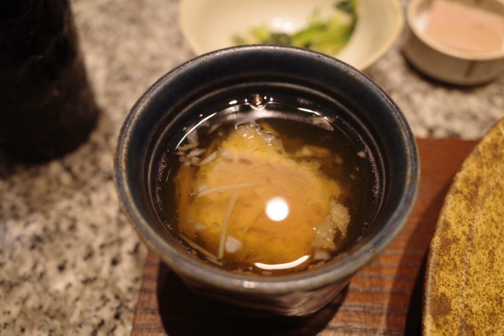 自家製かつおだしのみぞれ汁に浸した白ヒレかつ