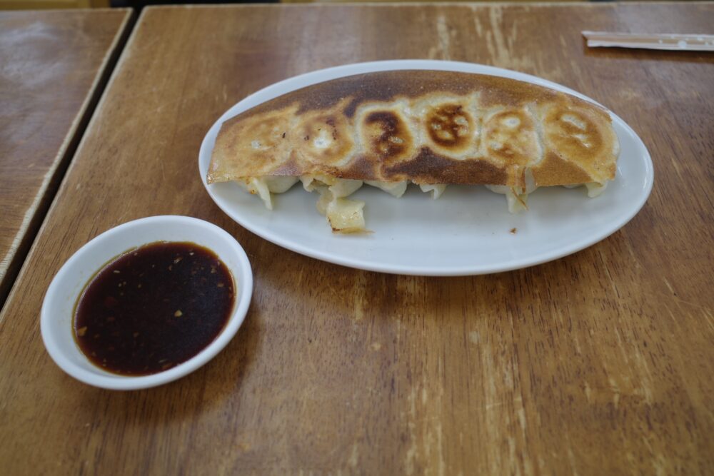 羽付き焼き餃子と餃子のたれ