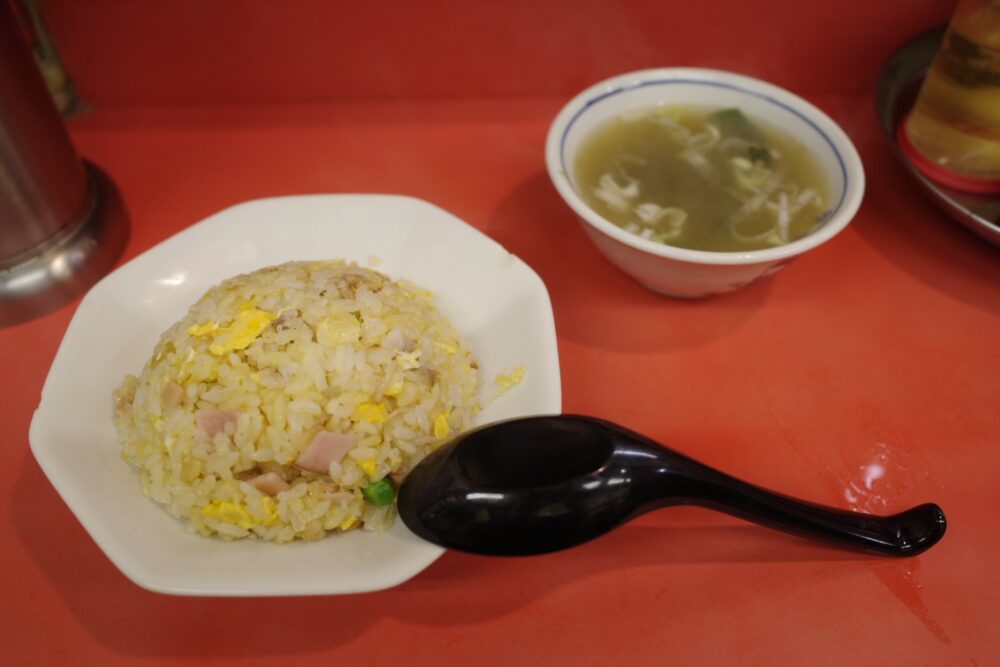 半チャーハンとスープ