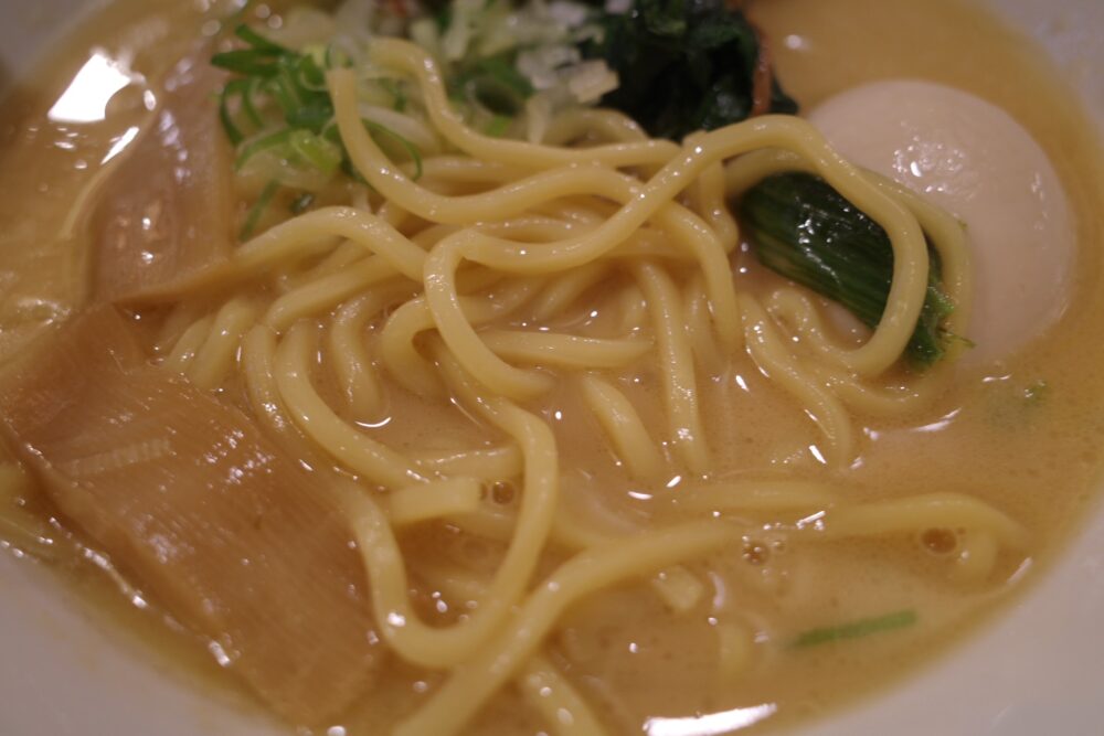 醤油豚骨ラーメンの表面