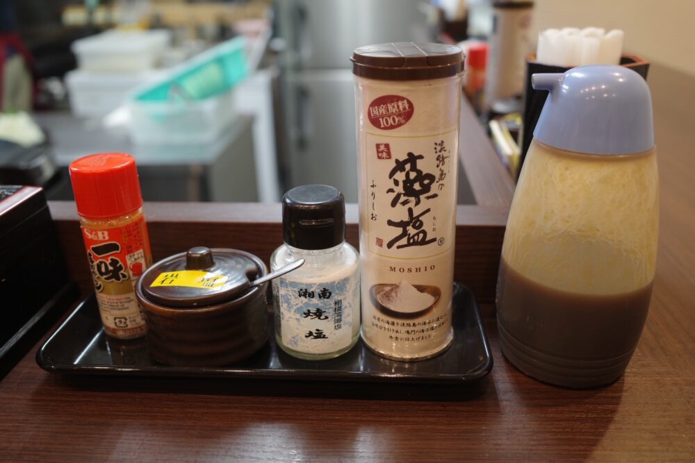 卓上の調味料