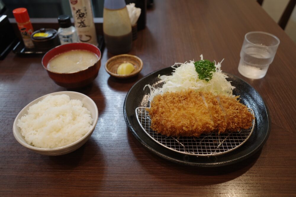 ロースとんかつ定食
