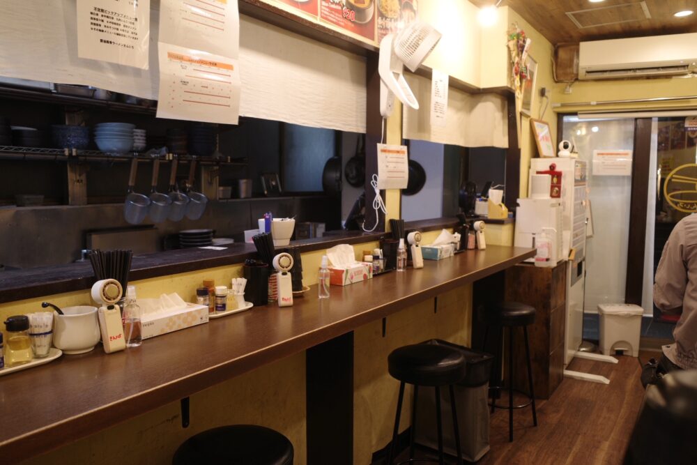 醤油豚骨ラーメン きんいろさん店内
