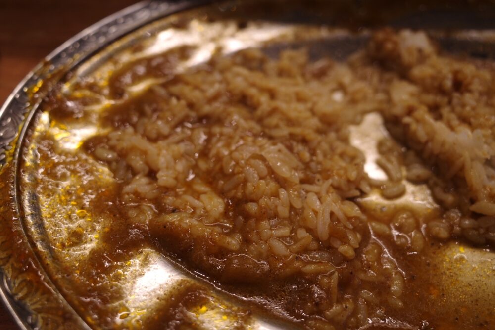 スパイスチキンカレーの表面