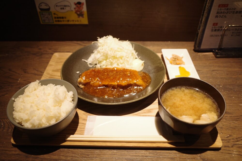 厚切り豚の生姜焼き定食 中