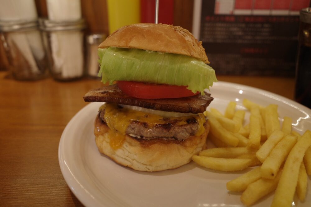 自家製ベーコンチーズバーガーの形状