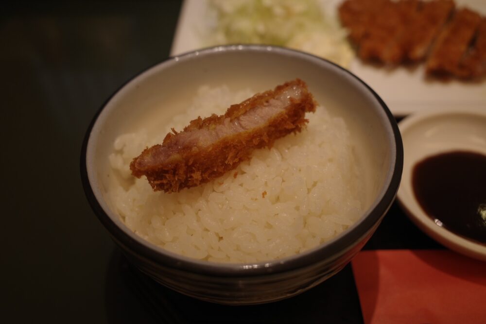 ロースかつをのせたご飯