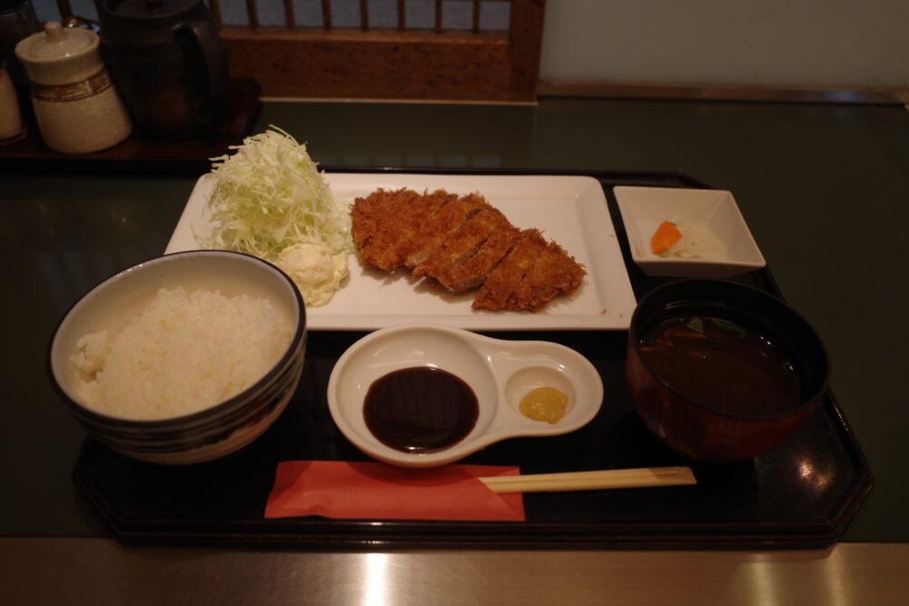 ロースかつ定食(100g)