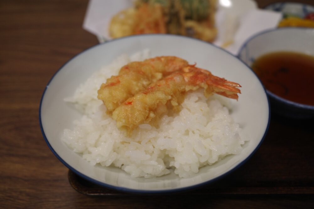 海老の天ぷらを乗せたご飯