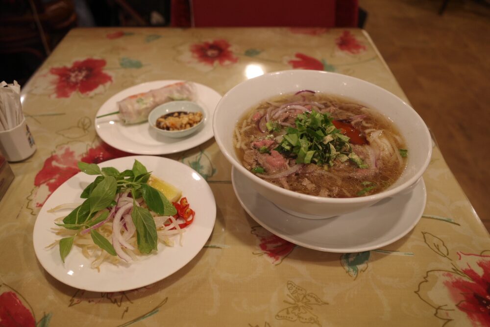 牛肉のフォー＋海老の生春巻き1本
