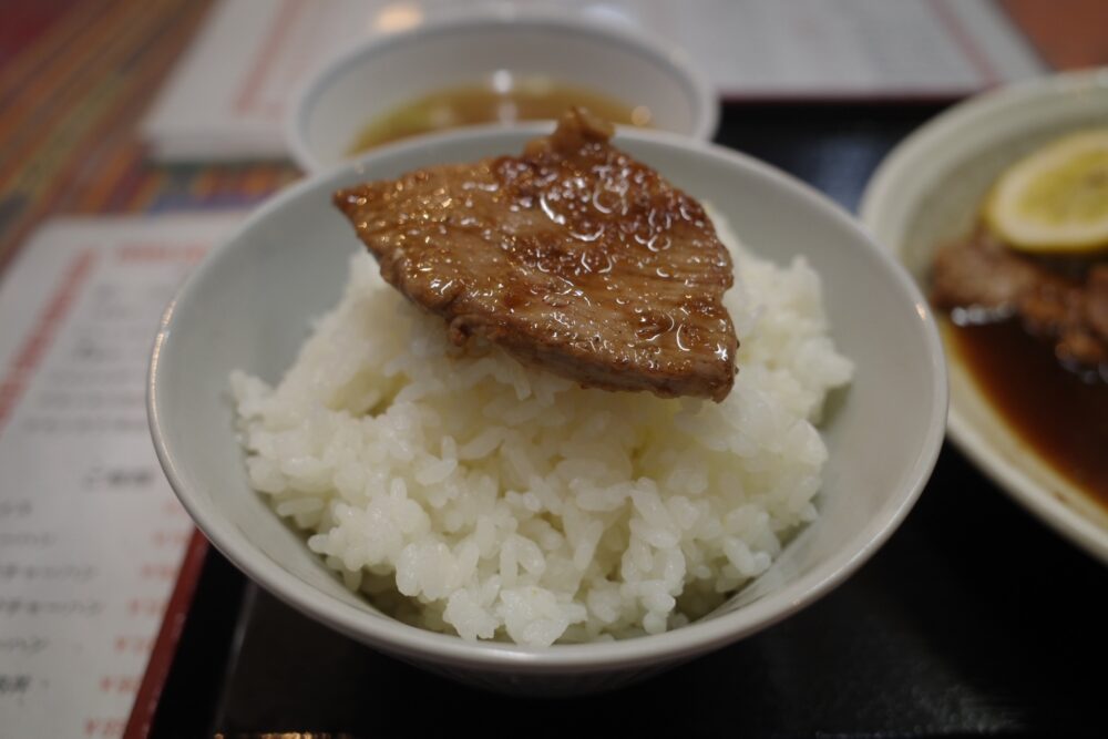 豚ロース焼肉をのせたご飯