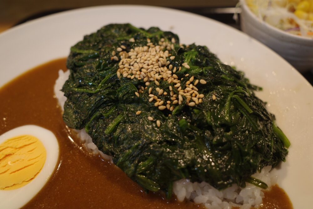 炒めたほうれん草