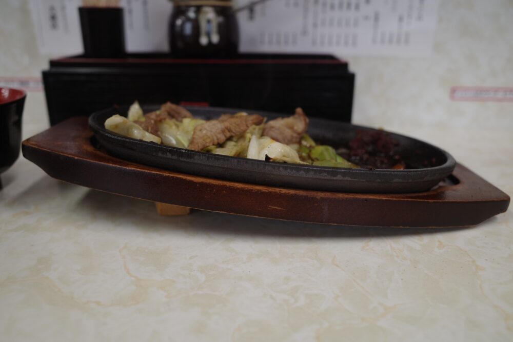 傾けた鉄板